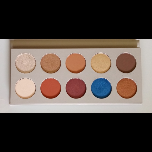 KKW x MARIO 10-Pan Eyeshadow Palette - Picture 7 of 8